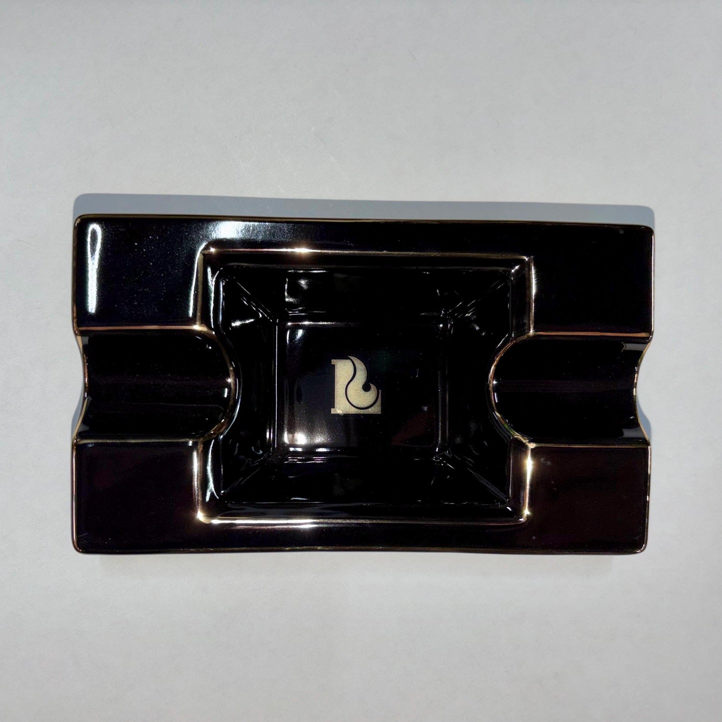 Dual-Rest Cigar Ashtray